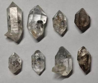 七河·世界钱币杂件水晶矿标小拍（总第33期） - 藏家出品 X685（13）云贵闪灵水晶原石 一组 8 件