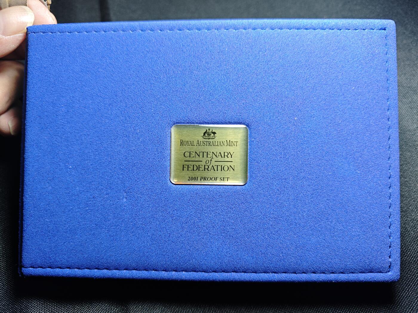 KK钱币收藏小铺  第400期  百期特拍（四拍之四）2月预留时间 周末发货  2001澳大利亚联邦成立一百周年精制套币 带50分/1元彩色纪念币 盒证齐全
