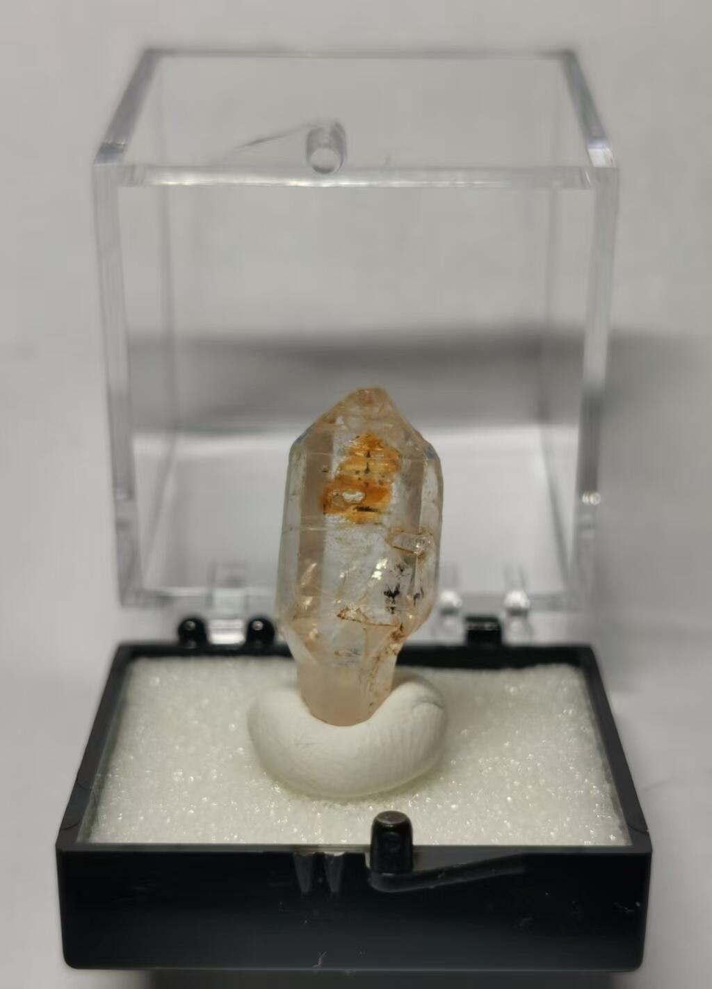 七河·世界钱币杂件水晶矿标小拍（总第33期） 藏家出品 X689（3）马达加斯加红泥油胆水晶 盒子矿