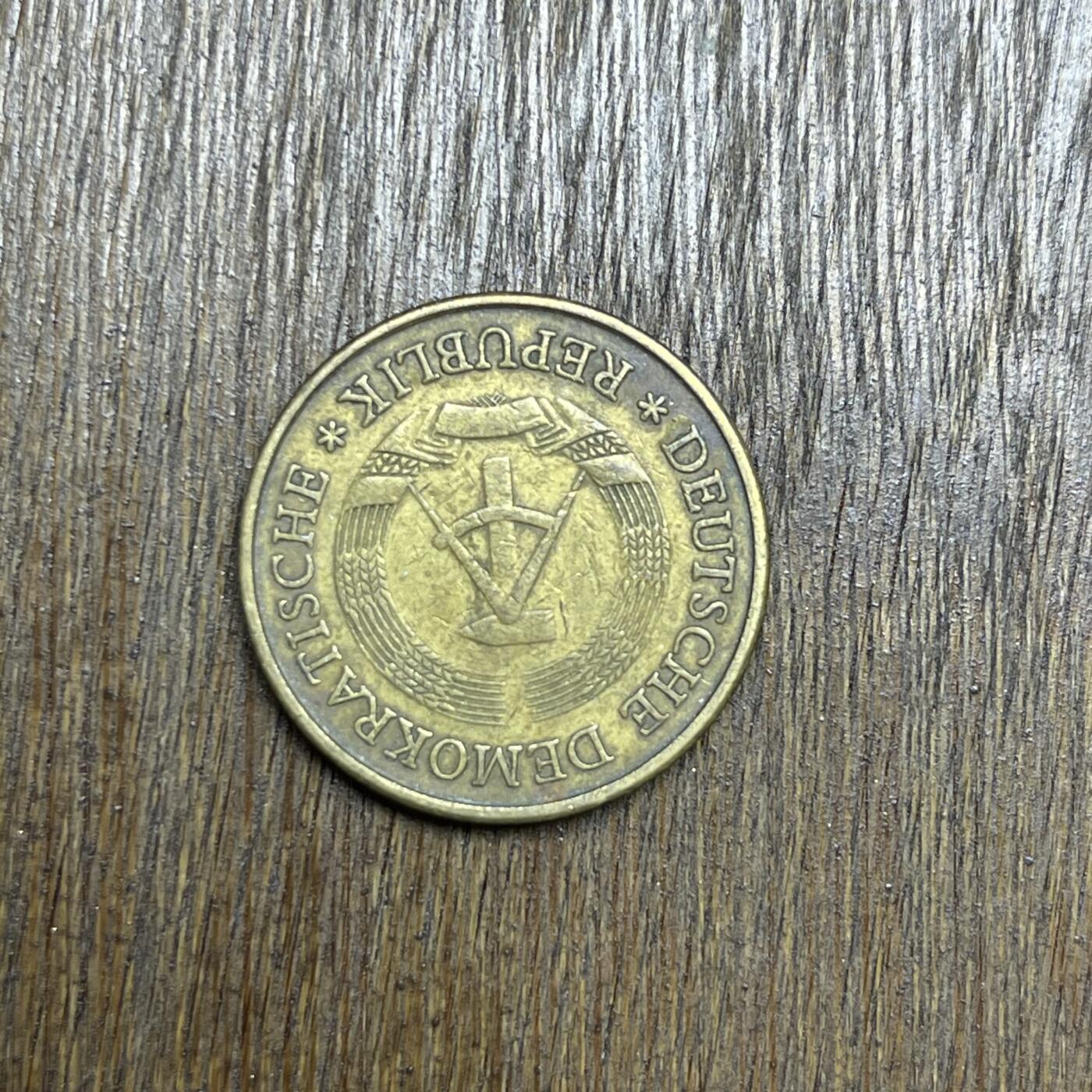 【铜匠收藏】★第137场★散币场。不寄存，30包邮。不满30元，支付5元运费。《接受代拍 代送NGC评级》 22【无寄存】1969 民主德国 20芬尼 铜币