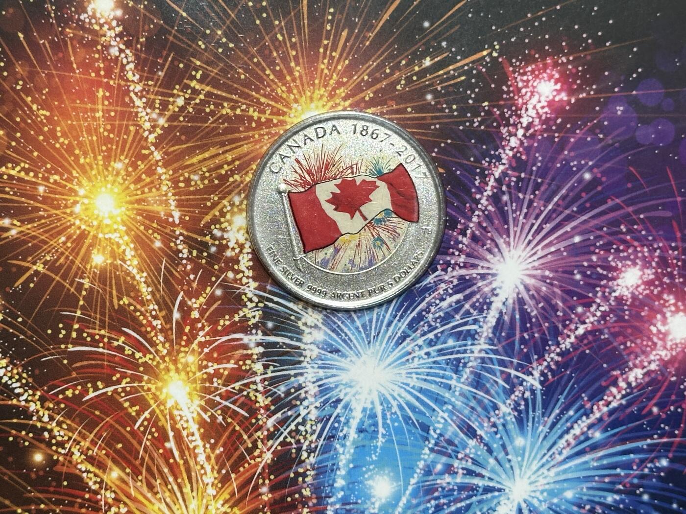 《外钞收藏家》第六百零一期（畅拍场）（本平台长期征集拍品、欢迎藏友们联系合作） 加拿大2017年独立150周年精制彩色夜光银币（带原厂卡册1/4盎司纯银）