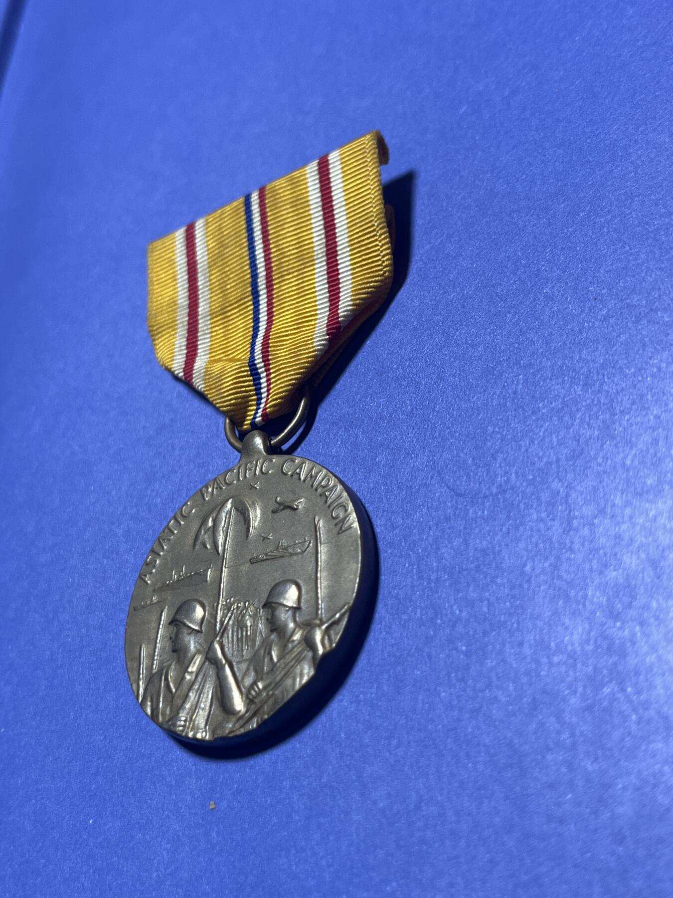 世界各国奖章纪念章徽章无底价拍卖