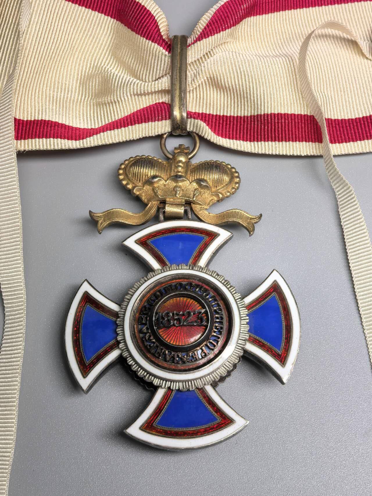 小驴勋章奖章收藏1月10日周六晚六点拍卖（珍爱和平，收藏战争，铭记历史，勿忘国耻，忠党爱国。有偿代拍，送拍规则在简介最后，参拍须阅读规则后再参拍，关系到运费包装发货时效真假辨别等关键信息，拍卖时不再发原图，看大图店主微信码在拍卖店铺介绍里）