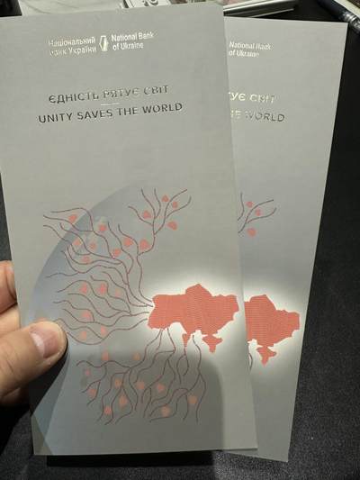 《外钞收藏家》第六百零一期（畅拍场）（本平台长期征集拍品、欢迎藏友们联系合作） - 2024年乌克兰50面额 纪念钞 全新 带原装册子 2本一起拍 都是无47 尾51和31