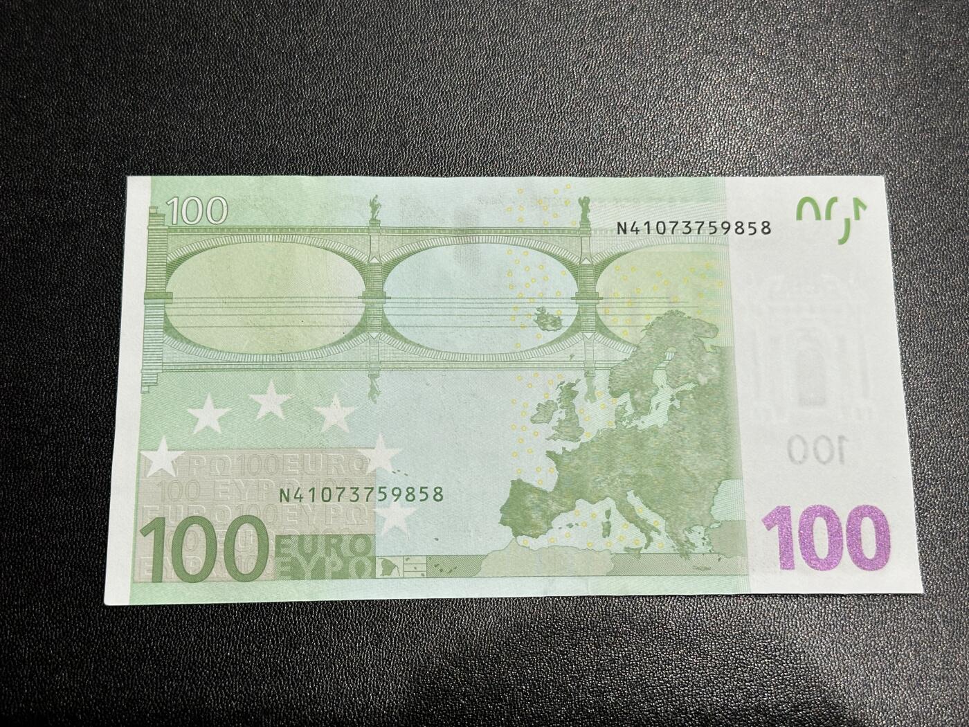 《外钞收藏家》第六百零一期（畅拍场）（本平台长期征集拍品、欢迎藏友们联系合作） 2002年二签100欧元 UNC- 尾858 奥地利版