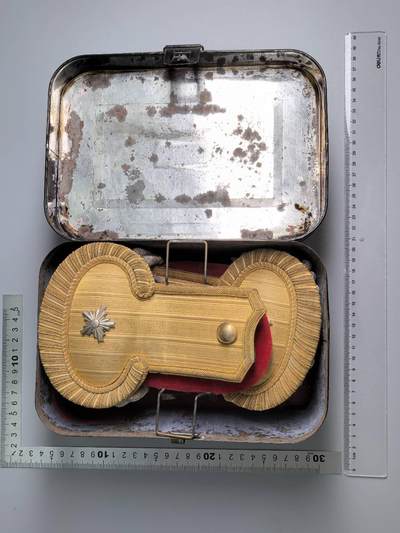 小驴勋章奖章收藏1月10日周六晚六点拍卖（珍爱和平，收藏战争，铭记历史，勿忘国耻，忠党爱国。有偿代拍，送拍规则在简介最后，参拍须阅读规则后再参拍，关系到运费包装发货时效真假辨别等关键信息，拍卖时不再发原图，看大图店主微信码在拍卖店铺介绍里） - 明治礼服大肩章一对带原盒