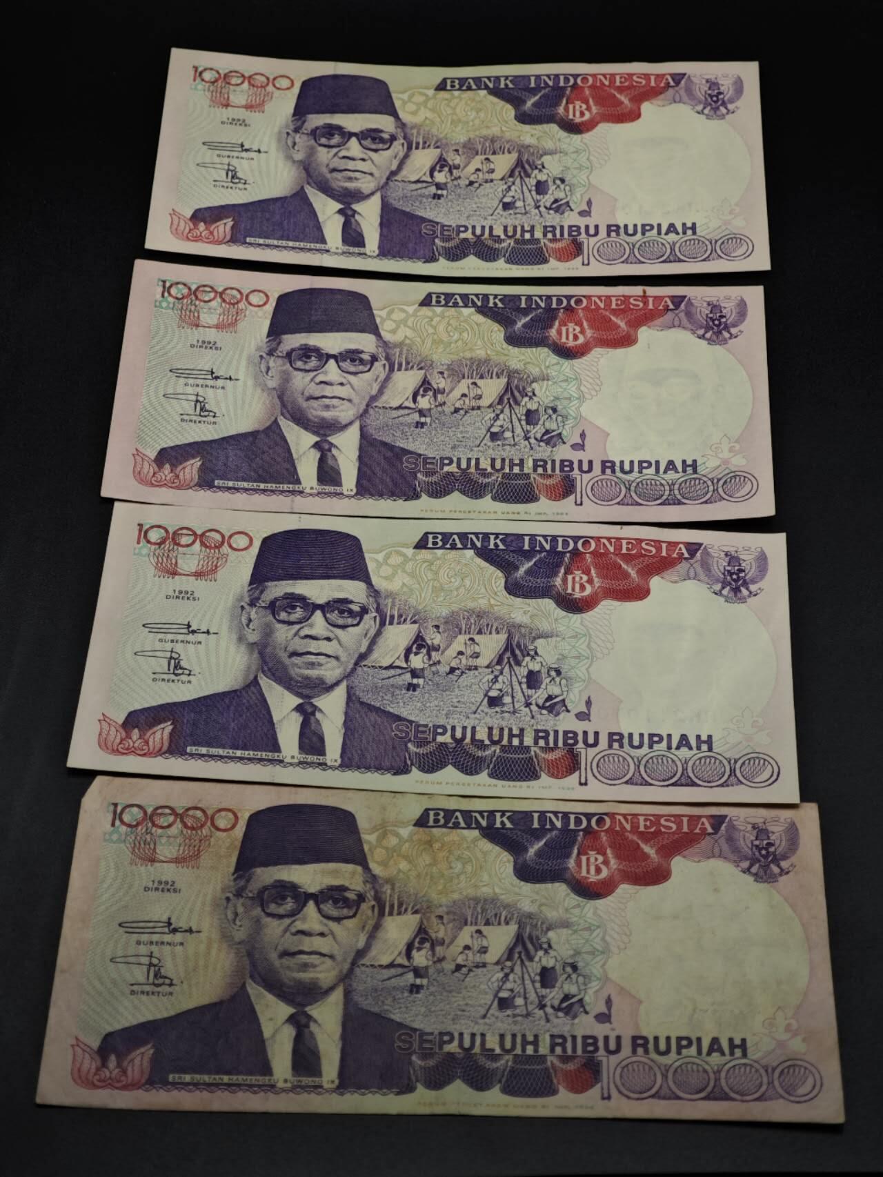 【淘币小摊】限时拍第八百四十五拍  纸币场  满百包邮可预留两周  周一统一发货  印尼10000卢比纸币4张【有折】