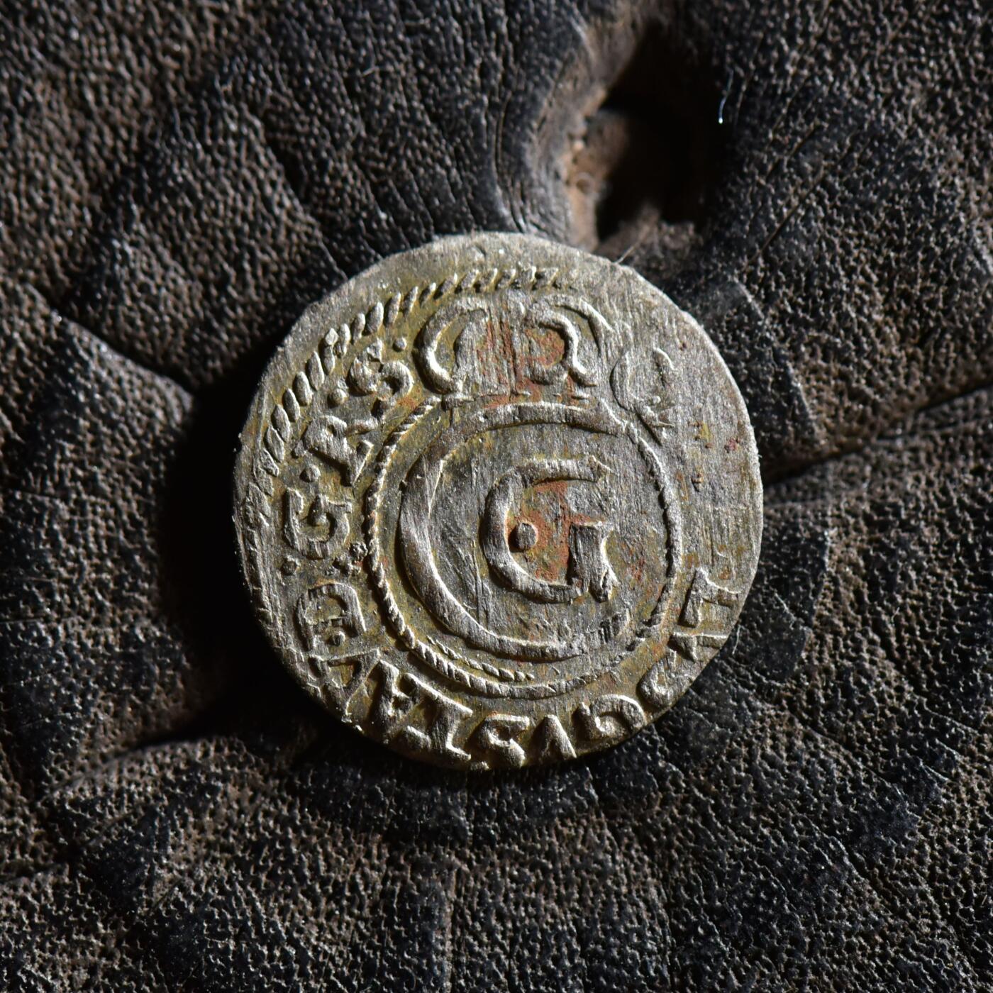 【良泉】【春节前最后一场】2月5日晚19.30点开拍！208组，本场结束后预存钱币的朋友请告知，将连同本场拍品一起邮寄，预祝诸位春节愉快！ 公元1660年【瑞典·利沃尼亚】卡尔十世国王，银索利多，0.47克