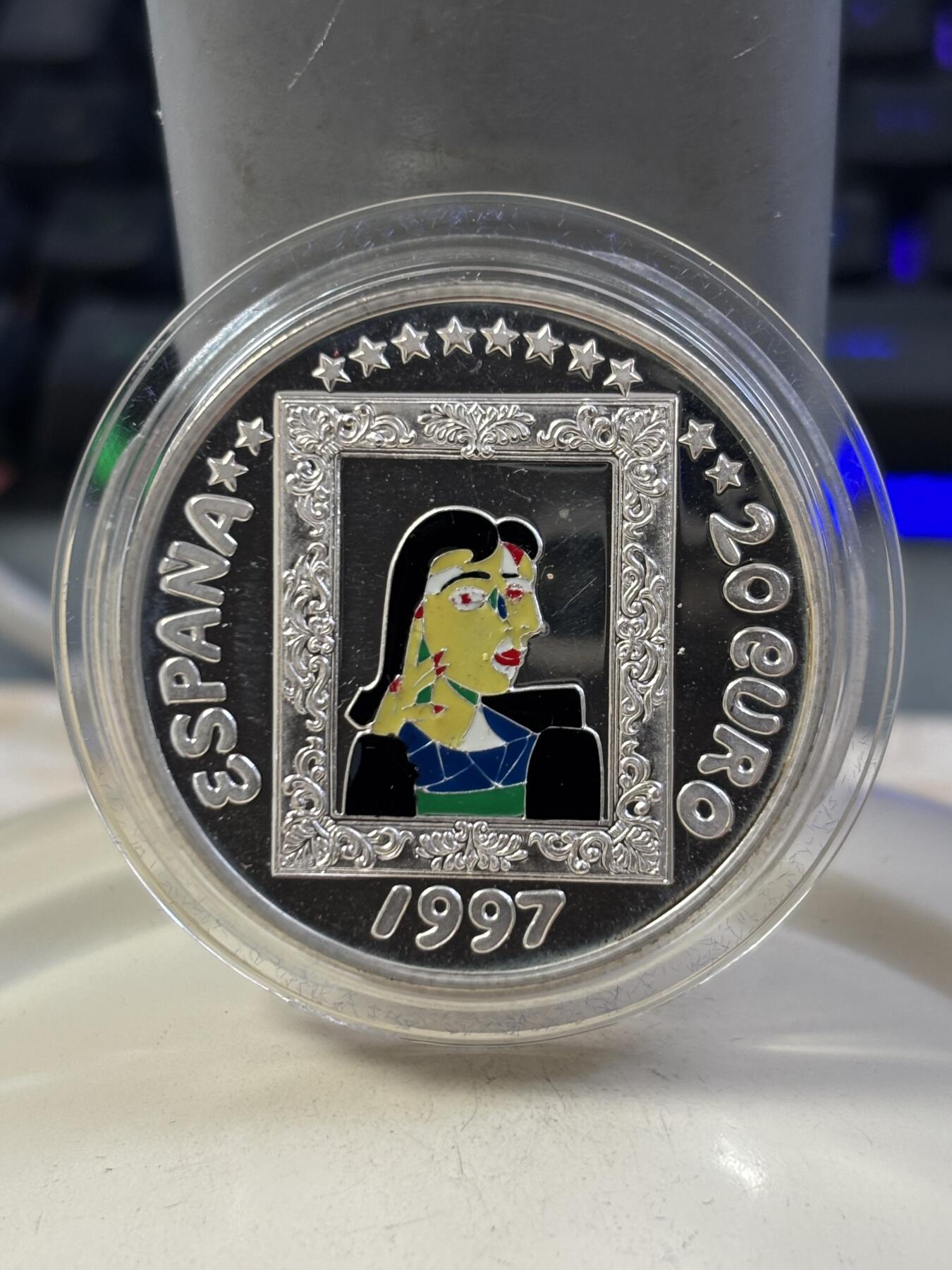 第187期拍卖 西班牙1997年画家毕加索精制彩色纪念加厚银币带盒证书，48克925银，发行500枚，有瑕疵