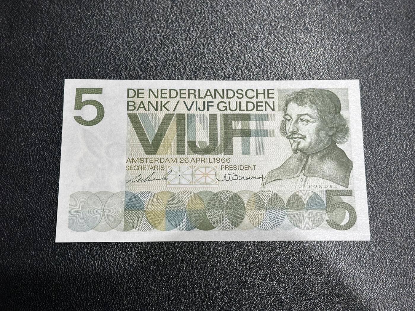 《外钞收藏家》第六百零一期（畅拍场）（本平台长期征集拍品、欢迎藏友们联系合作） 1966年荷兰人像版5盾 全新UNC