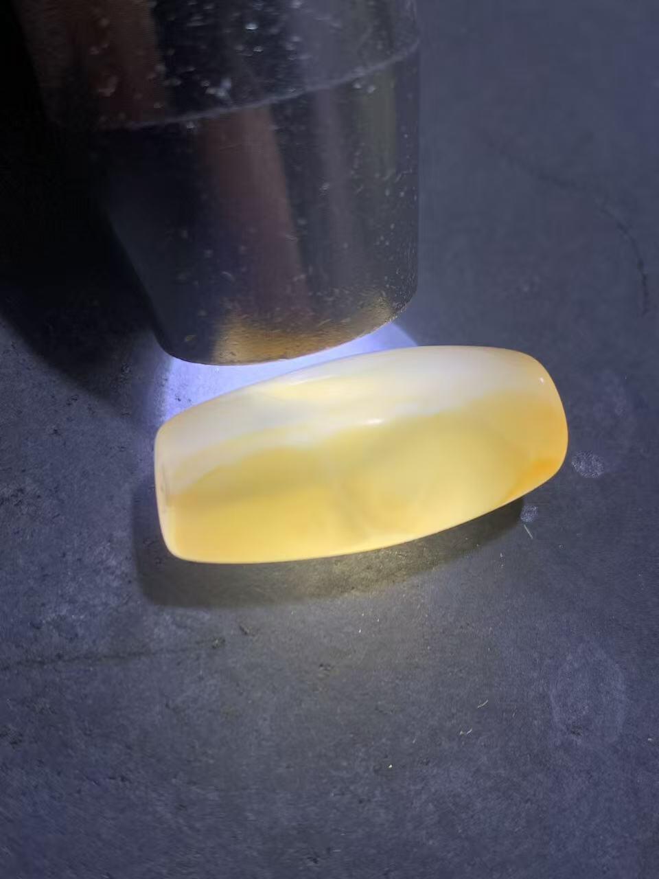 精美高玉化巴西玛瑙随形桶珠一颗，