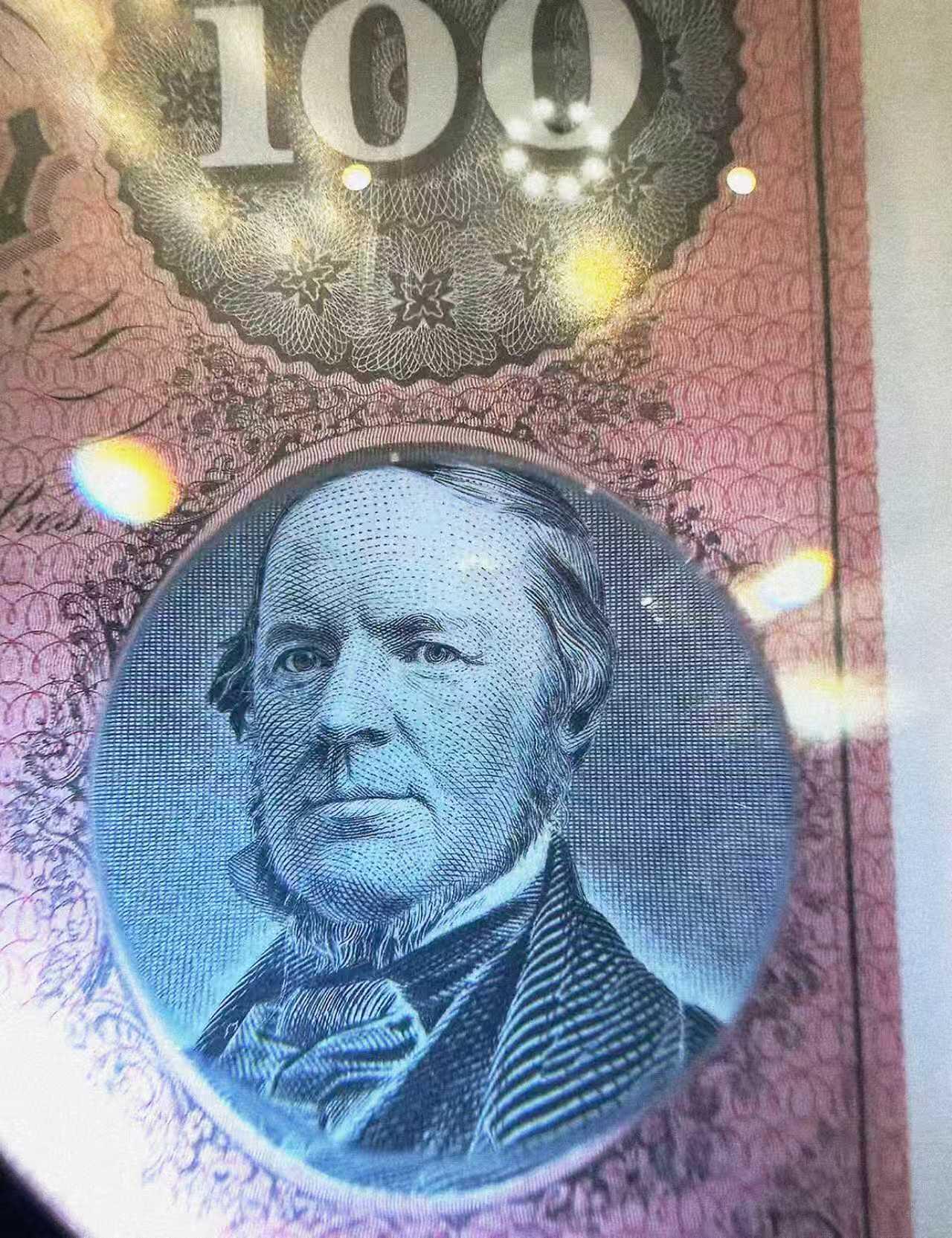 《外钞收藏家》第六百零一期（畅拍场）（本平台长期征集拍品、欢迎藏友们联系合作） 1984年 美国钞票公司(ABNC)印制 100美元雕刻版票样纪念卡 原版纸币1857年间由美国印第安纳州银行(The Bank of the State of Indiana)发行流通 该雕刻版票样纪念卡为百年原钞凹版母版印制(非普通平面印刷)并以极小规模限量发行 