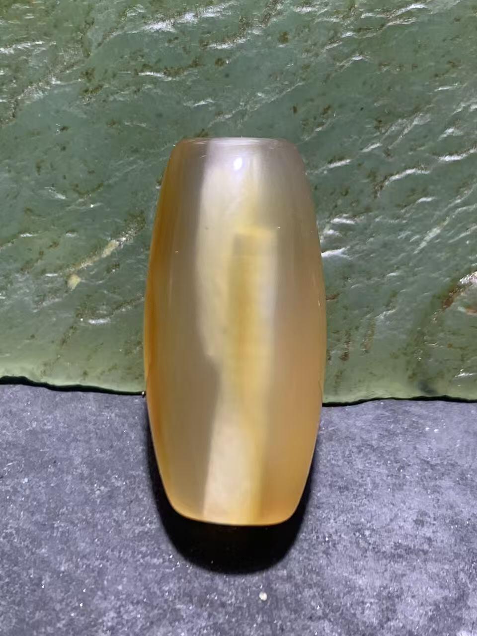 精美高玉化巴西玛瑙随形桶珠一颗，