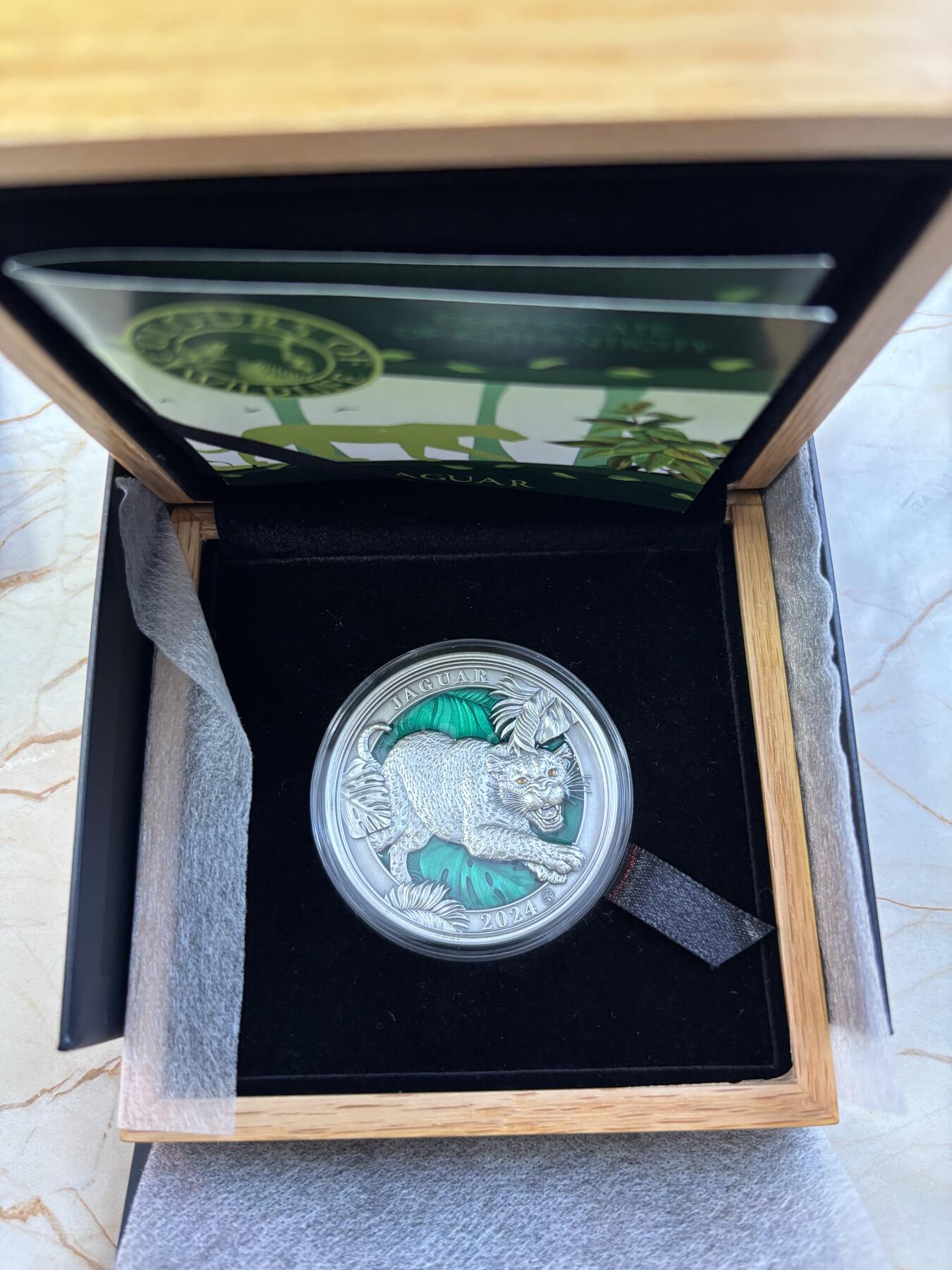 第187期拍卖 巴巴多斯2024年野生动物系列美洲豹3盎司彩银币，999银，发行999枚