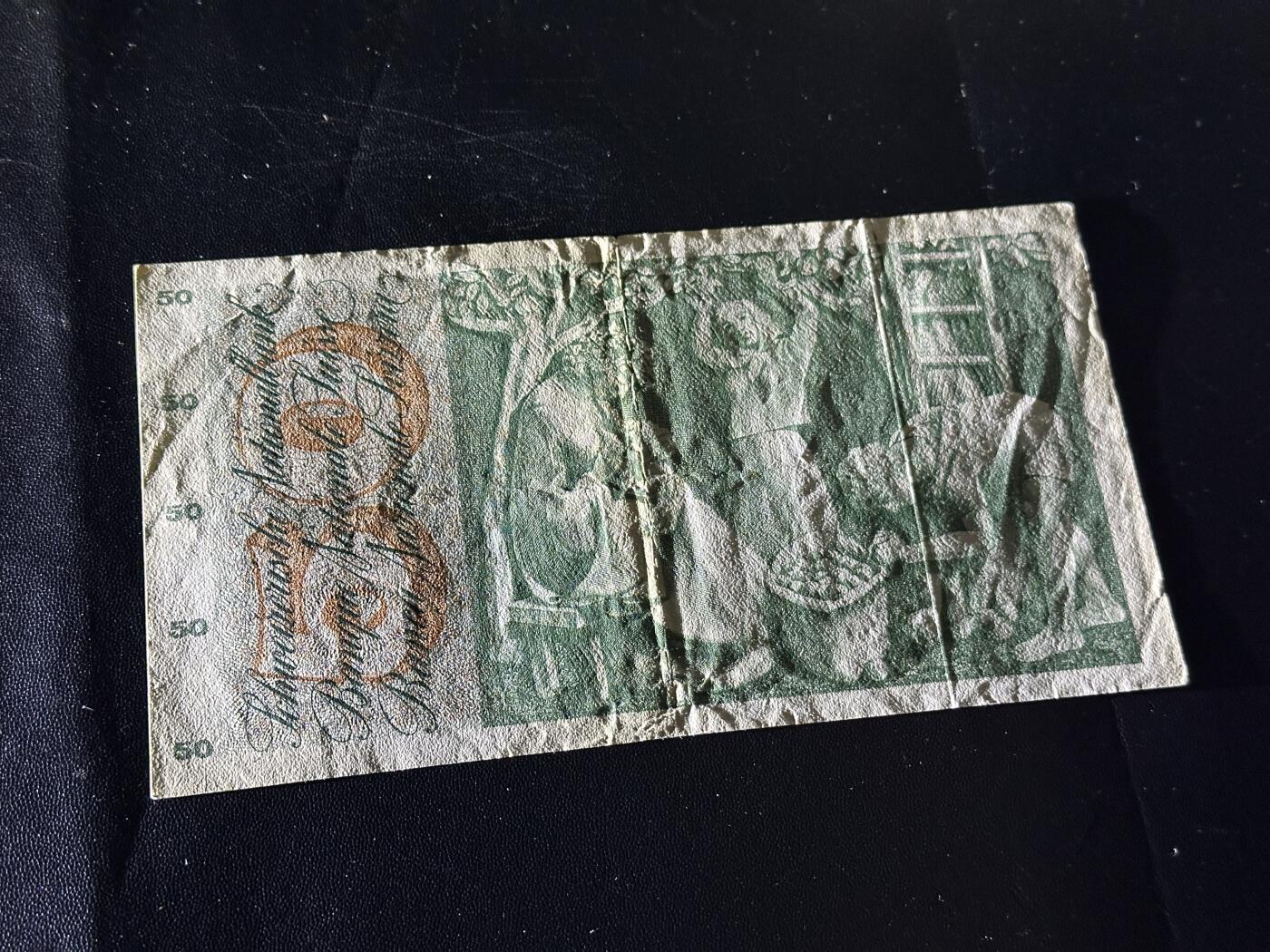 《外钞收藏家》第六百零一期（畅拍场）（本平台长期征集拍品、欢迎藏友们联系合作） 1961年瑞士50法郎 苹果园 有破口 非全新 品相如图