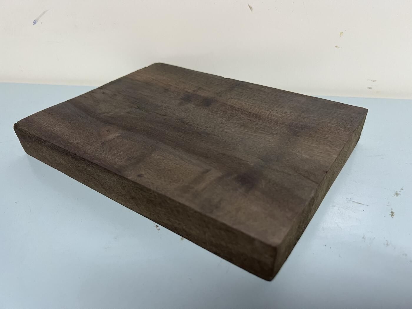 零元拍：NO10-6-1金丝楠 牌子料  氧化极佳呈现出紫铜一般的颜色。满金丝 果香满满 尺寸：21/15厚2.8CM