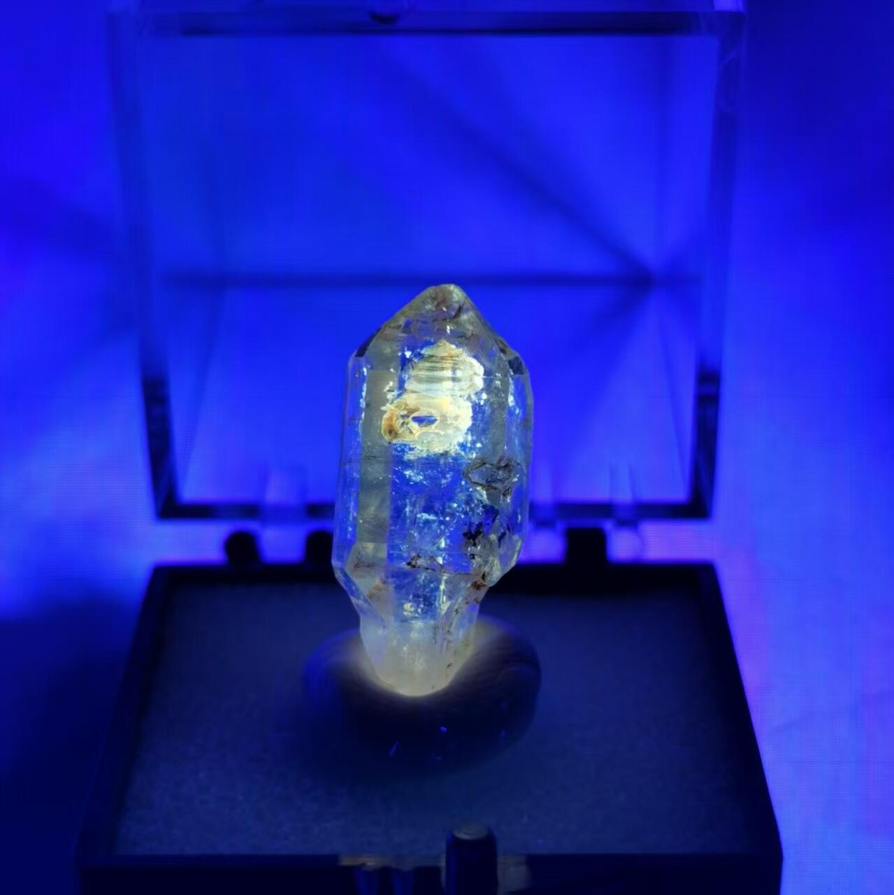 七河·世界钱币杂件水晶矿标小拍（总第33期） 藏家出品 X689（3）马达加斯加红泥油胆水晶 盒子矿