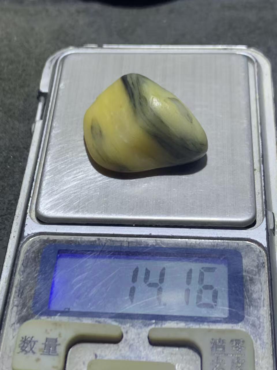 放福利！精美天然地表青花飘鸡油黄金丝玉籽料原石一块！