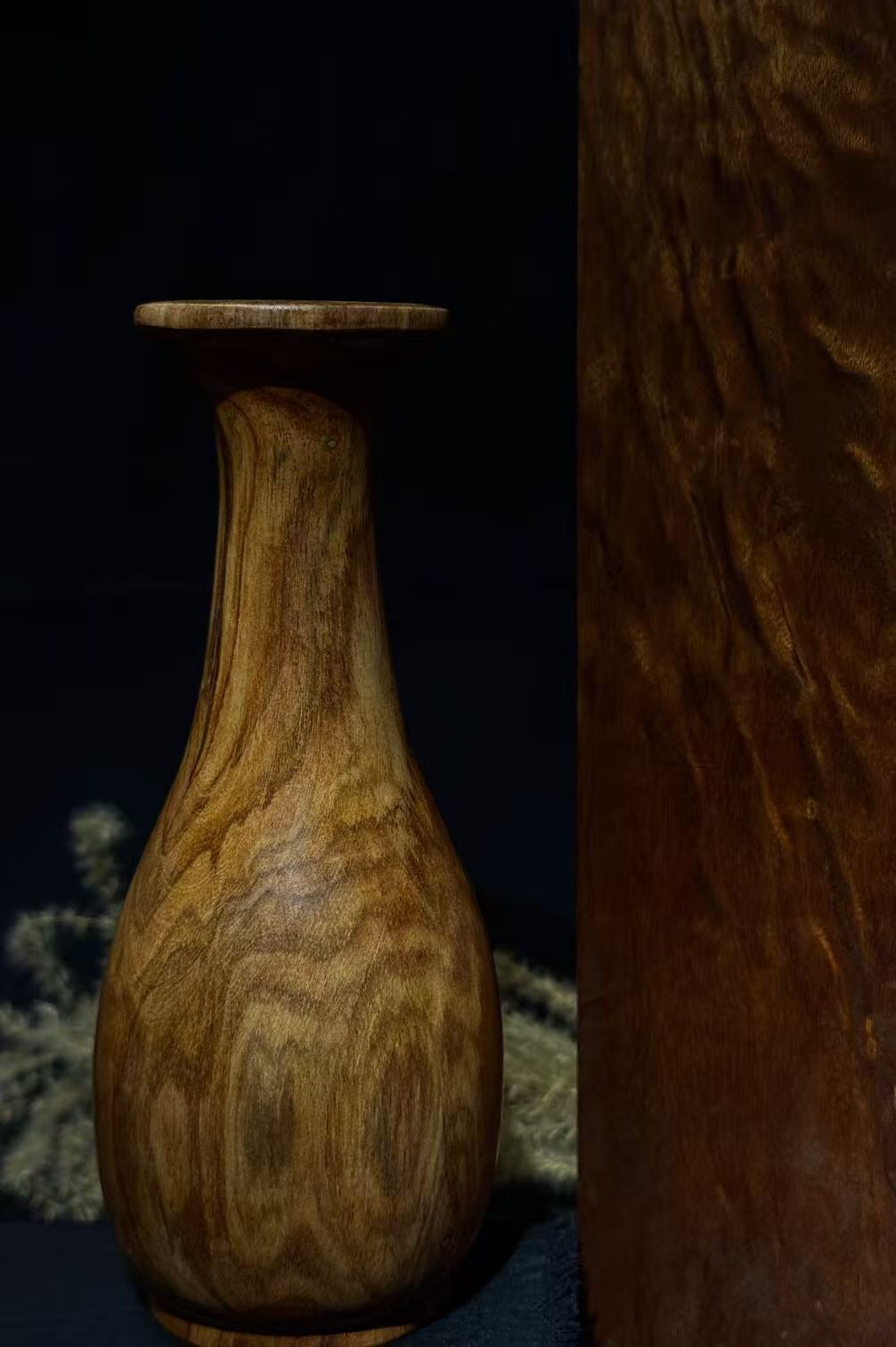 零元拍：海南黄花梨 花瓶 整料掏出，高 165 ，大肚 69，瓶口 50MM