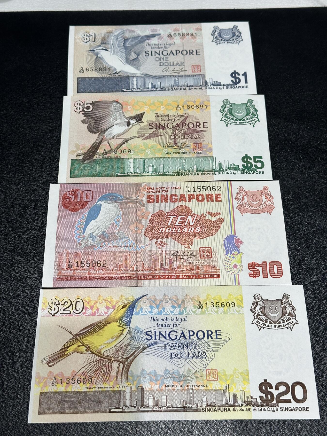 《外钞收藏家》第六百零一期（畅拍场）（本平台长期征集拍品、欢迎藏友们联系合作） 新加坡鸟版1/5/10/20元4张小套（UNC品相的不多见了） 全新轻微潮