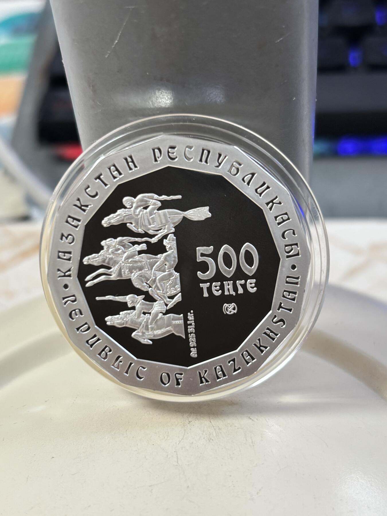 第187期拍卖 哈萨克斯坦2011年麋鹿头镀金1盎司纪念银币，999银，发行5000枚