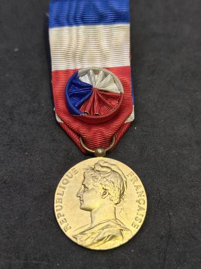 凯旋世界勋赏（第21期冬季大拍）（欢迎送拍）（对拍品有疑问请询问客服，不接受到手刀，出价默认拍品品相。请认真阅读拍卖规则！出价默认已认可！）（收到货请录制开箱视频，无视频概不处理问题。） - 法国金级劳工勋章银制