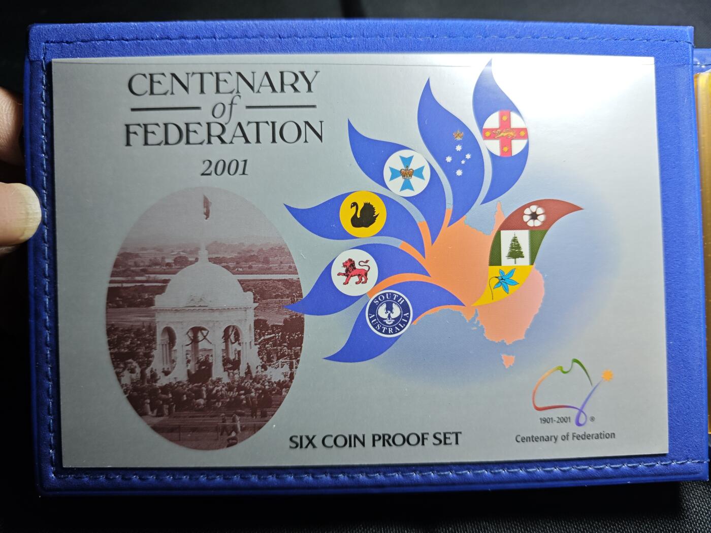 KK钱币收藏小铺  第400期  百期特拍（四拍之四）2月预留时间 周末发货  2001澳大利亚联邦成立一百周年精制套币 带50分/1元彩色纪念币 盒证齐全