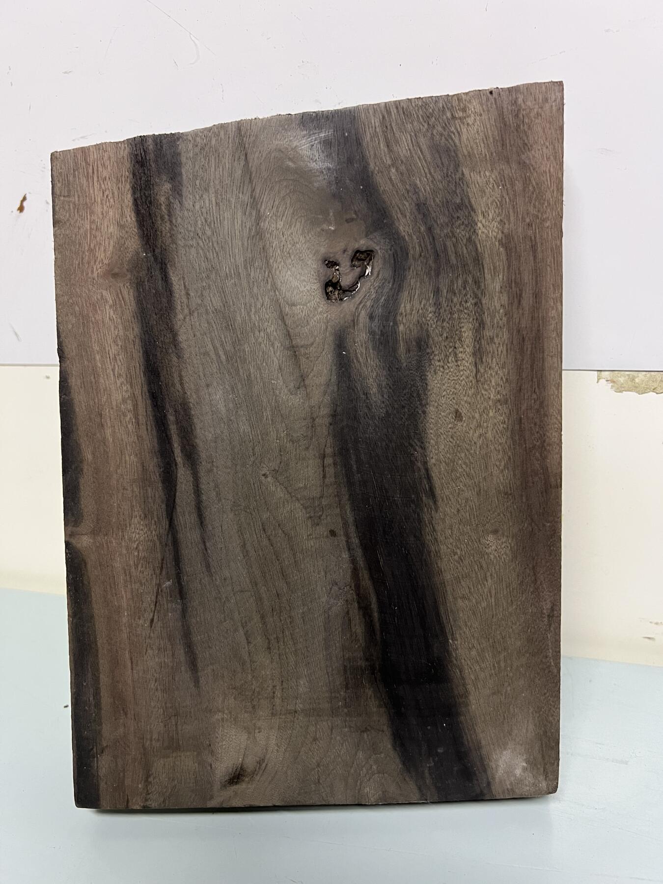 零元拍：NO10-6-1金丝楠 牌子料  氧化极佳呈现出紫铜一般的颜色。满金丝 果香满满 尺寸：21/15厚2.8CM