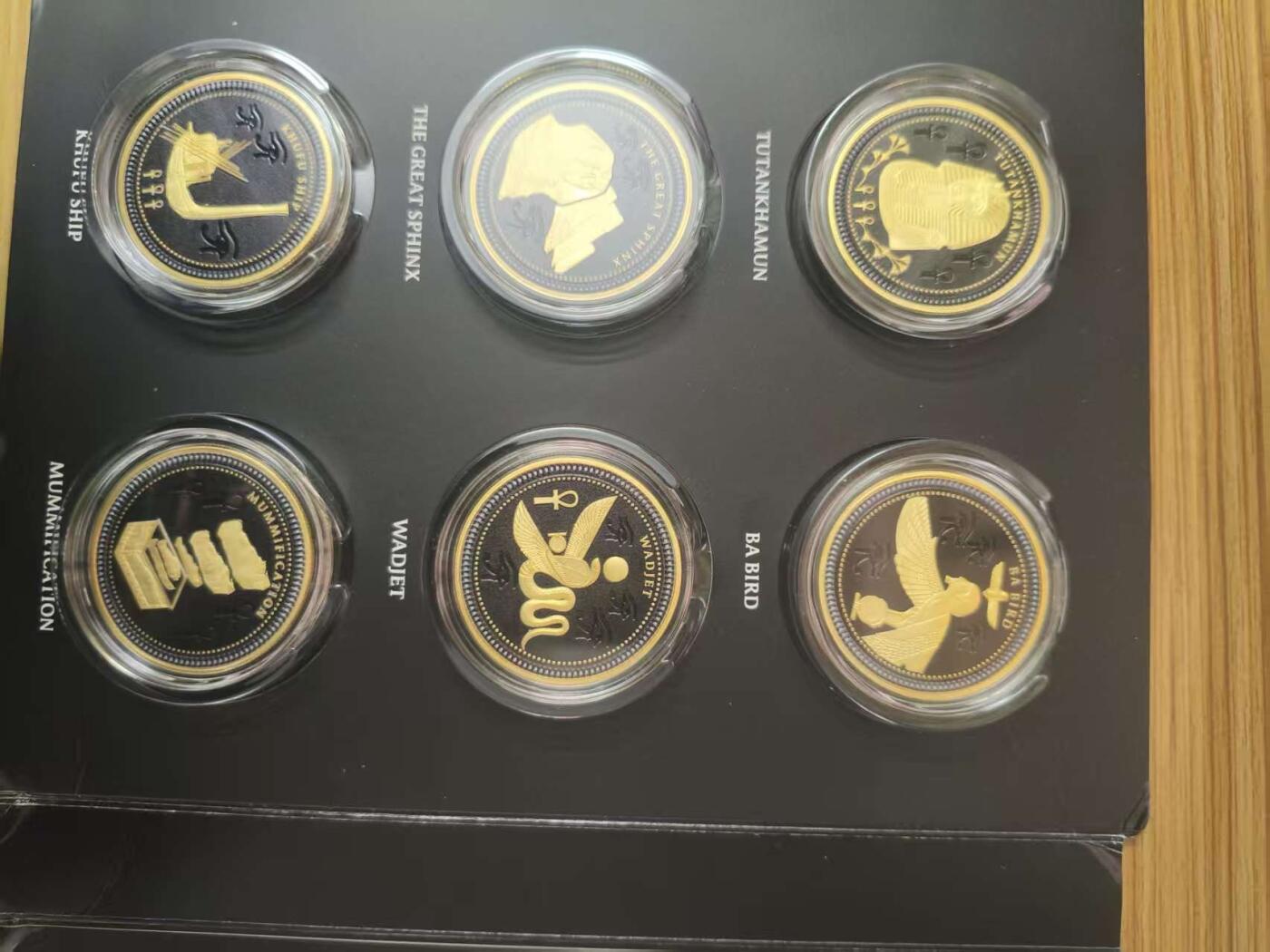 ❤️【币观天下】❤️ 第338期钱币拍卖- 2026.1.9周五晚上6点半场-长期征集拍品 所罗门2024年，古埃及文化系列(3)，(直径45mm)整体镀金、黑色钌化、完整大全套装纪念币(共12枚). 盒证全. 热门，实物超级漂亮. 国外售价500+美元