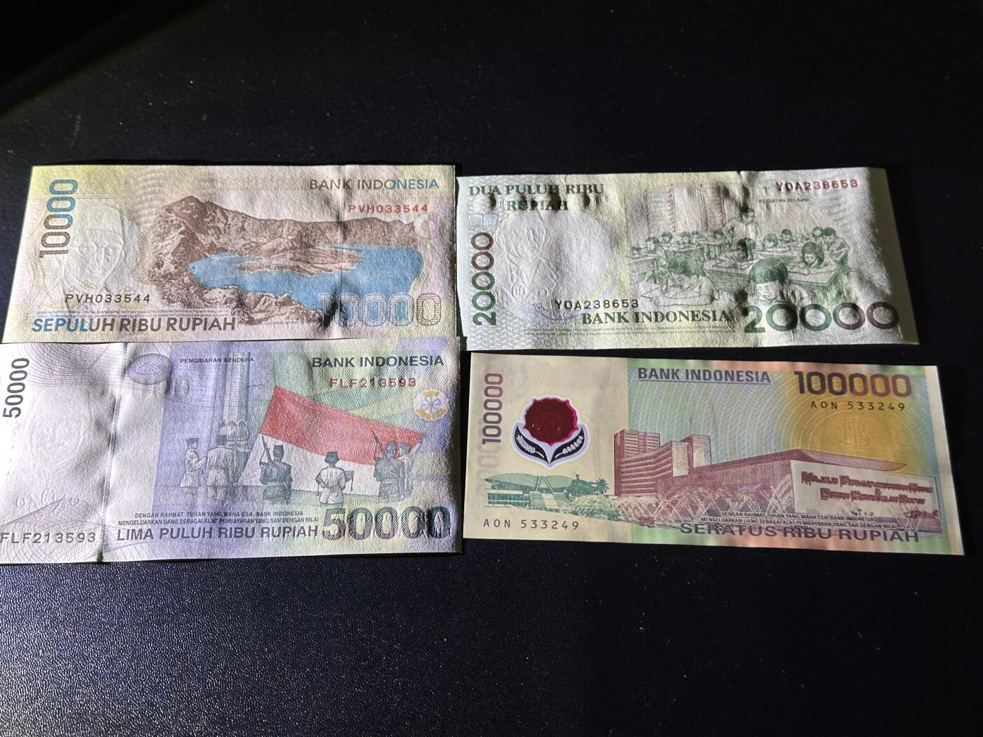 《外钞收藏家》第六百零一期（畅拍场）（本平台长期征集拍品、欢迎藏友们联系合作） 印度尼西亚1998-1999年4张一套（1万，2万，5万，10万塑料钞；最后的大票幅纸币）	UNC