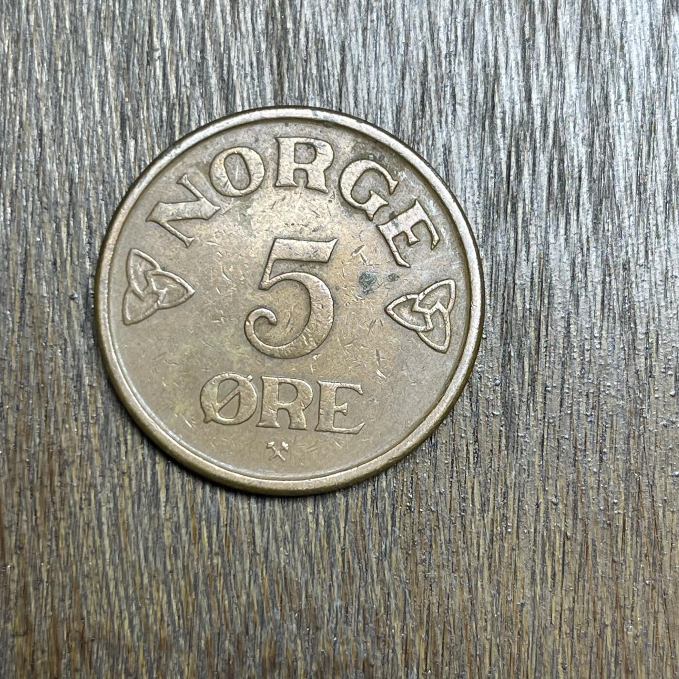 【铜匠收藏】★第137场★散币场。不寄存，30包邮。不满30元，支付5元运费。《接受代拍 代送NGC评级》 68【无寄存】1957 挪威 7字 5欧尔 铜币
