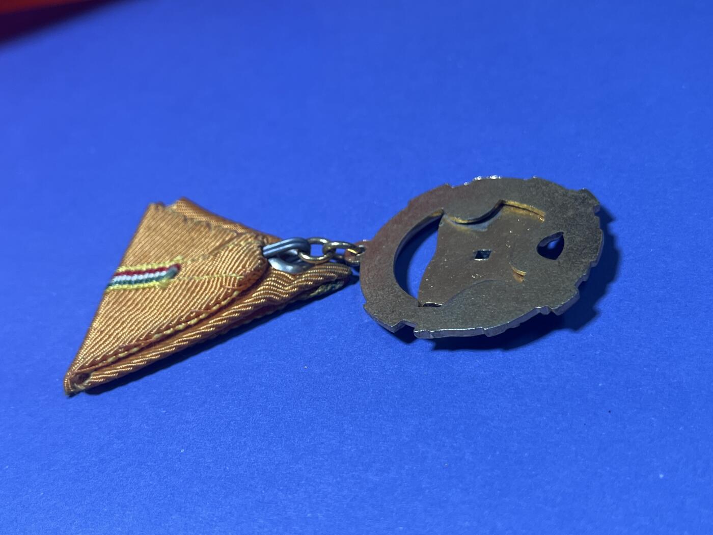 世界各国奖章纪念章徽章无底价拍卖