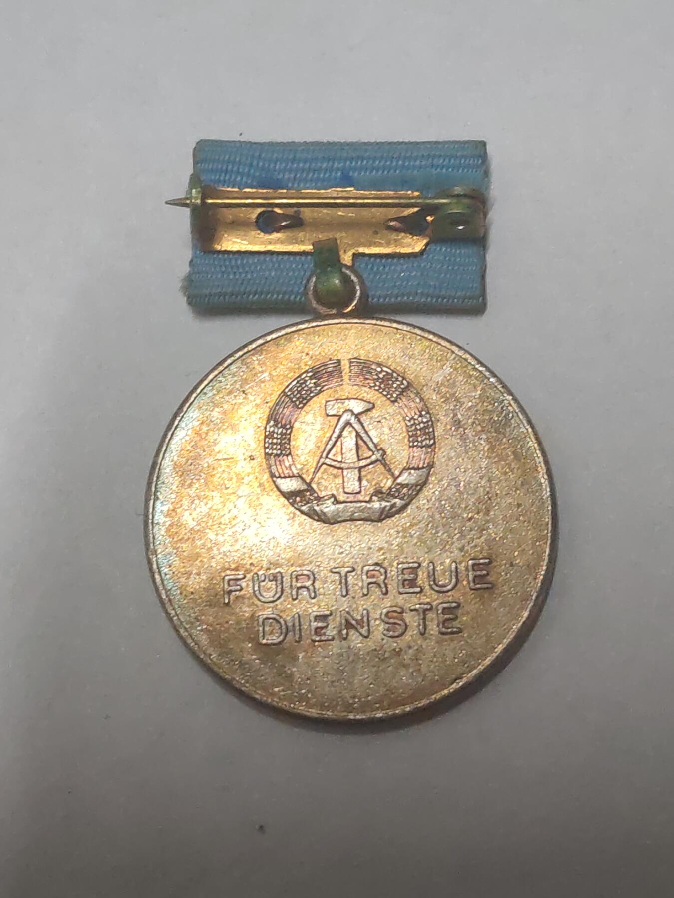 韵星假日拍卖第三十六期 -- Rimey Holidays Auction 36 民主德国银级铁路忠诚服务奖章