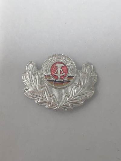 韵星假日拍卖第三十六期 -- Rimey Holidays Auction 36 - 民主德国帽徽