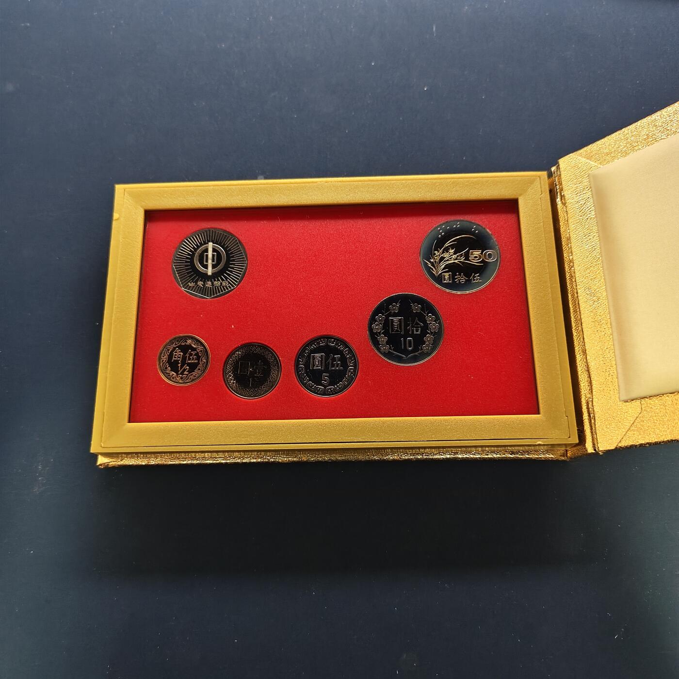 【全场包邮】纯粹捡漏拍493场 中国台湾1998年（民国87年）官方精制套币-含生肖虎年造币厂精制纪念章