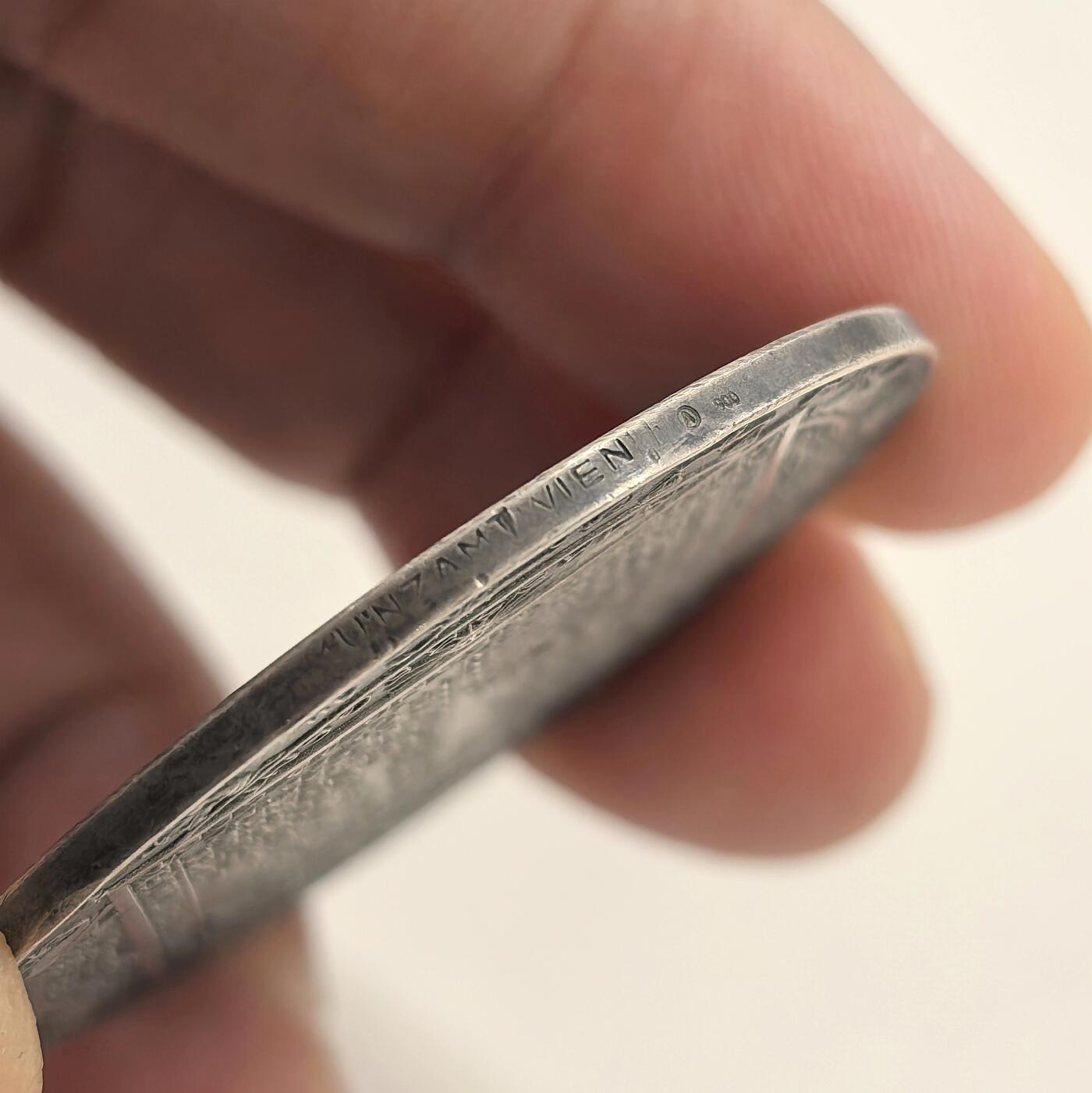 博洋堂世界钱币拍卖第156期（全场包邮） 1933年奥地利日历大银章，直径40mm，边缘900银标，UNC品相