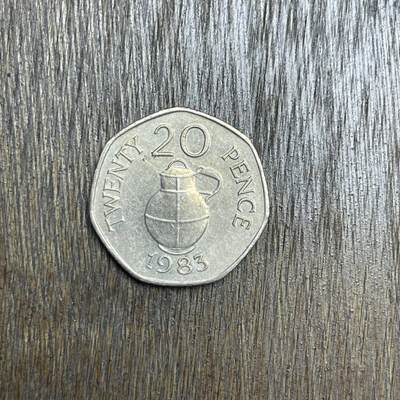 【铜匠收藏】★第137场★散币场。不寄存，30包邮。不满30元，支付5元运费。《接受代拍 代送NGC评级》 - 41【无寄存】1983 根西 20便士 镍币