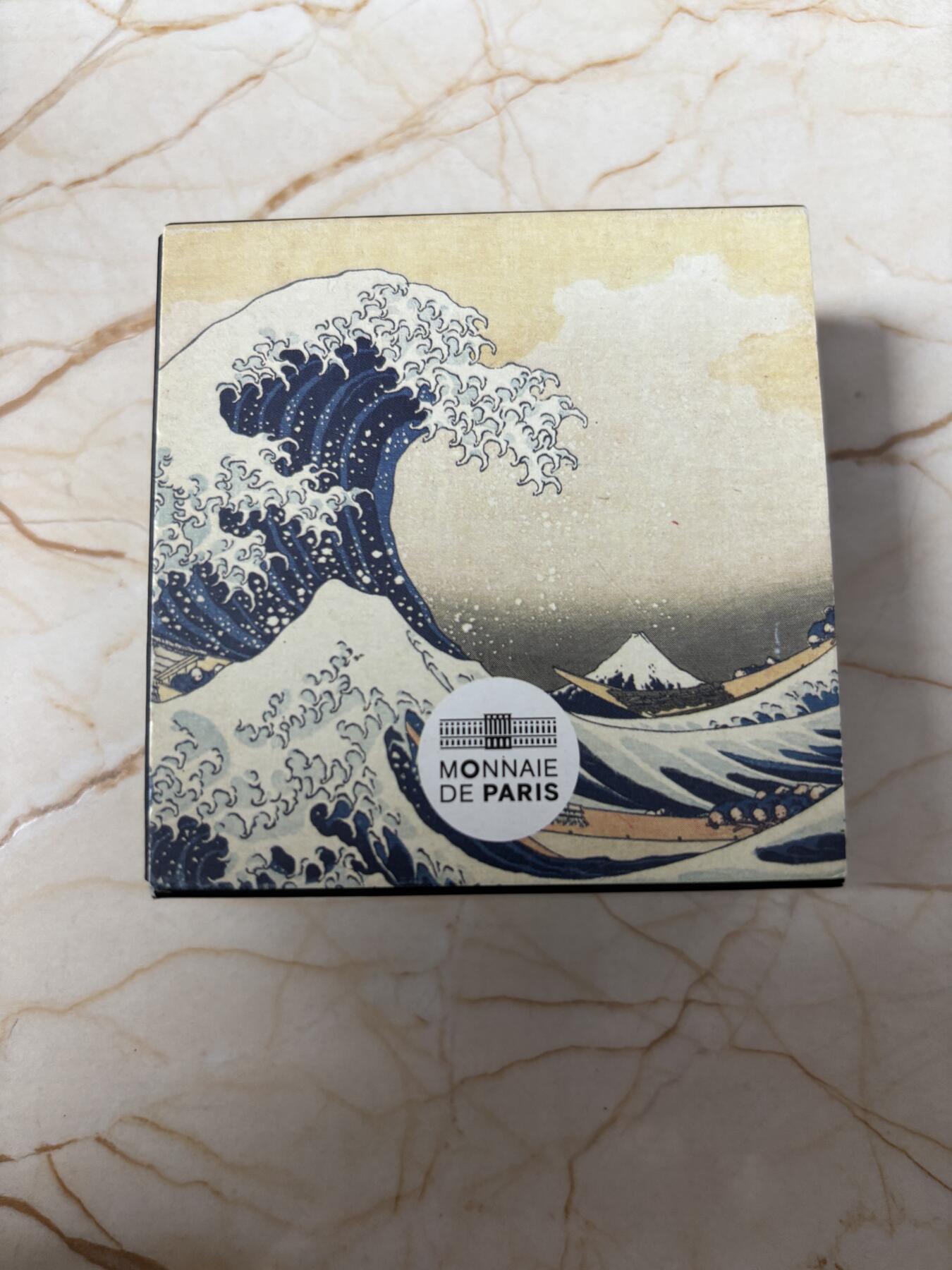 第187期拍卖   法国2020年博物馆杰作系列《神奈川冲浪里》纪念银币，900银，22.2克，发行3000枚，有轻微氧化