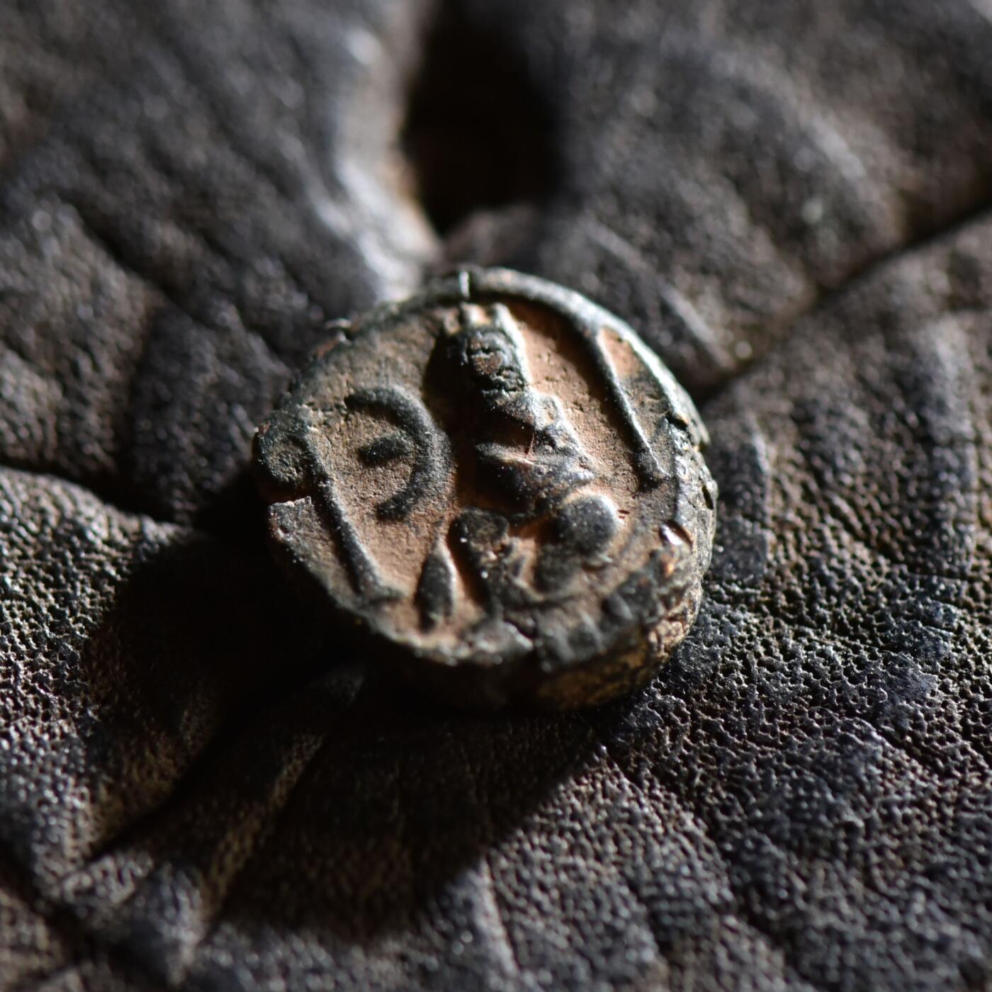 【良泉】【春节前最后一场】2月5日晚19.30点开拍！208组，本场结束后预存钱币的朋友请告知，将连同本场拍品一起邮寄，预祝诸位春节愉快！ 公元518-527年【拜占庭】查士丁一世，5努米，安条克造币厂（罗马-拜占庭最后的异教题材钱币）微型铜币，2.23克