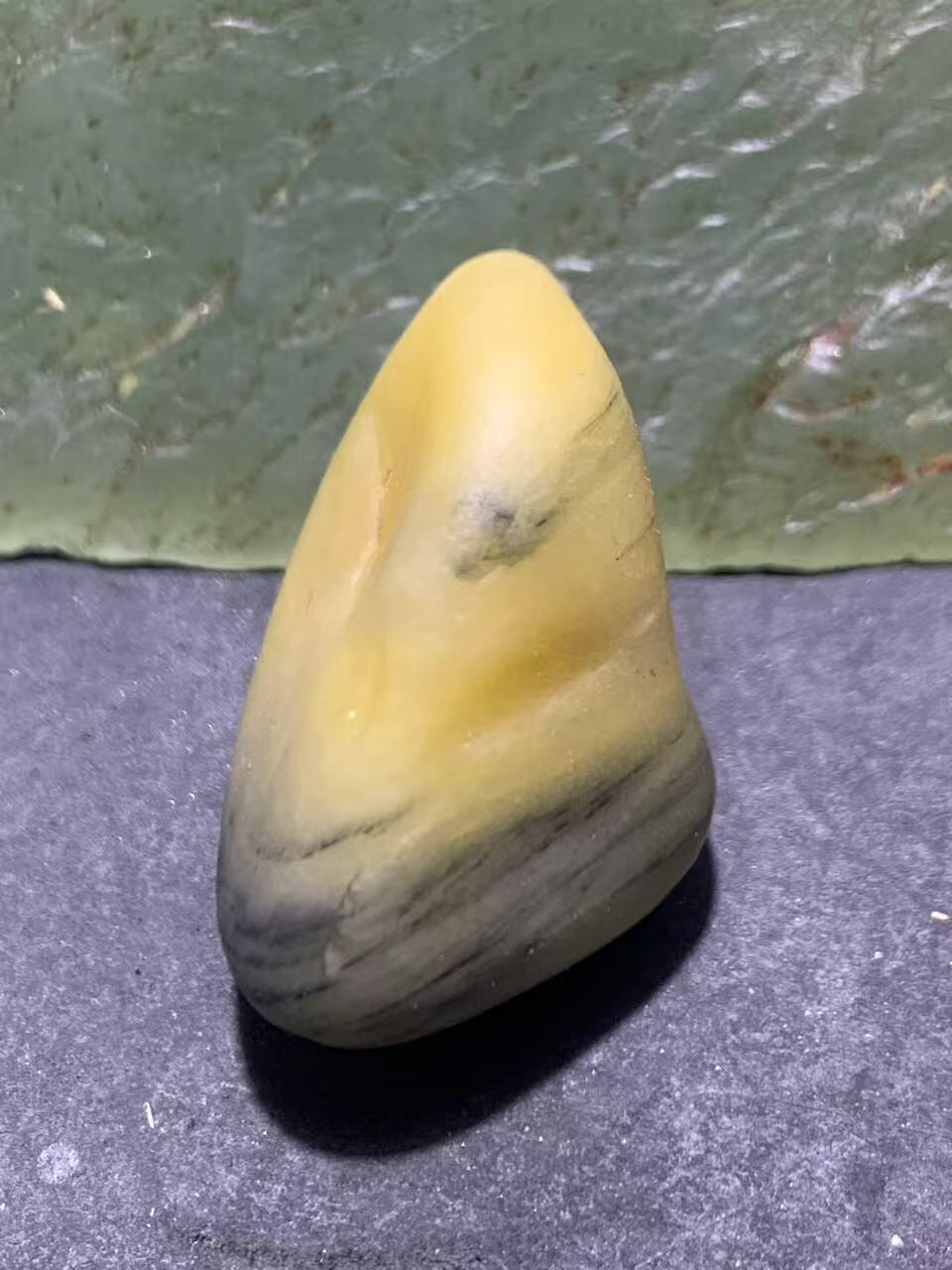 放福利！精美天然地表青花飘鸡油黄金丝玉籽料原石一块！