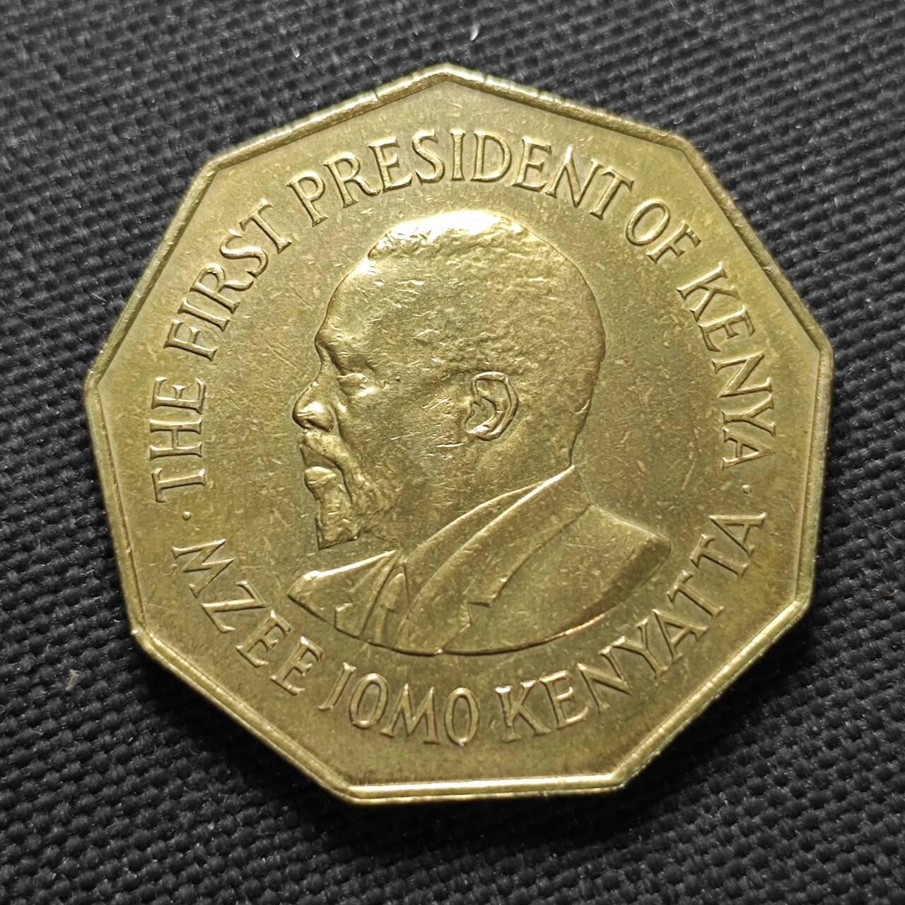 KK钱币收藏小铺  第399期  百期特拍（四拍之三）2月预留时间 周末发货  1973肯尼亚5先令铜币 多边形铜币 不多见