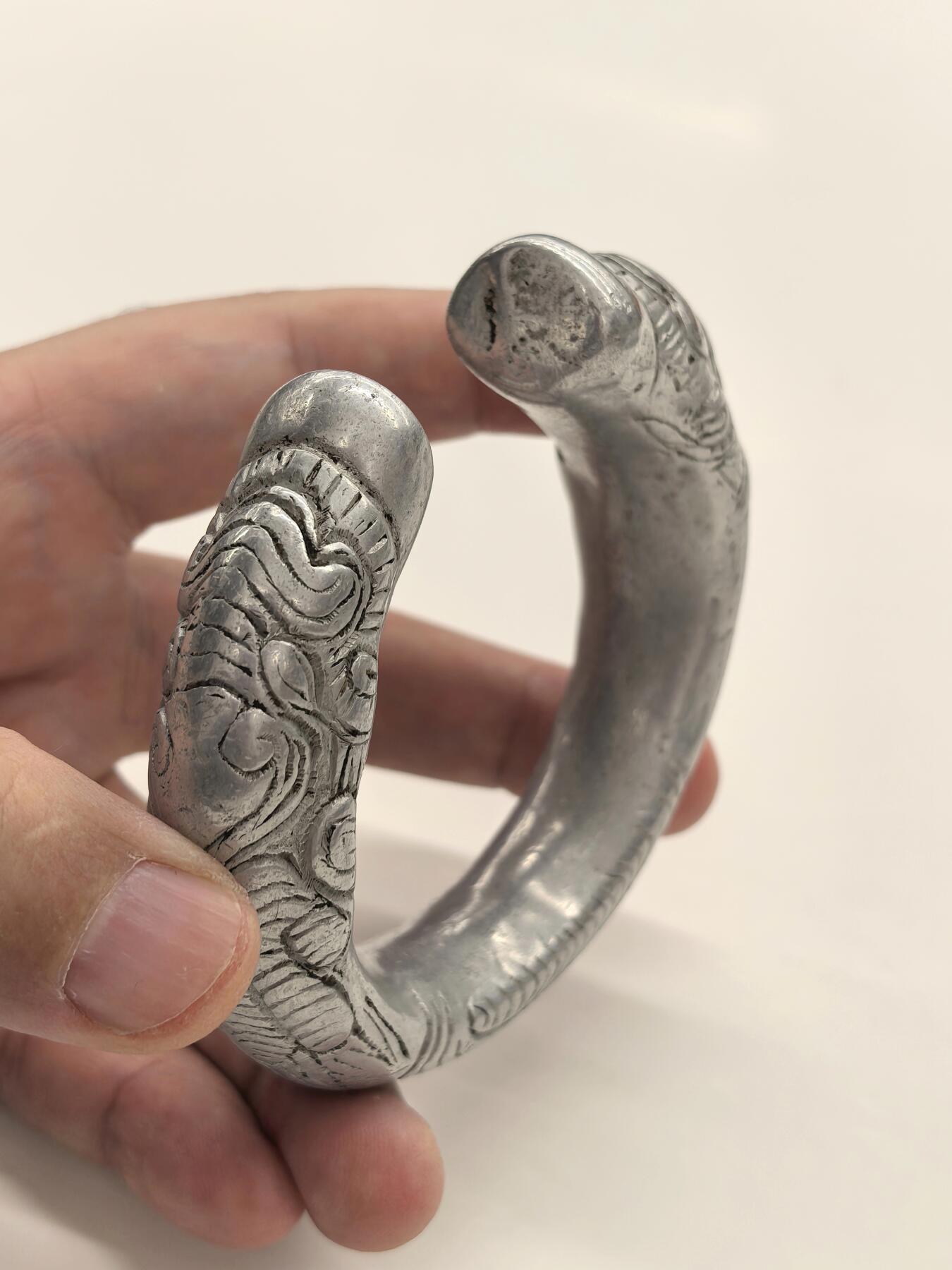 博洋堂世界钱币拍卖第156期（全场包邮） 民国苗族手镯，107克，材质不明