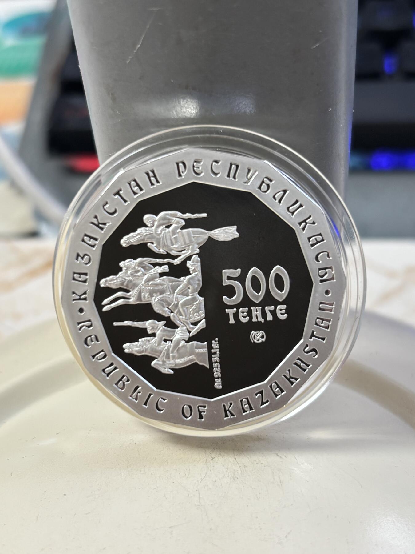 第187期拍卖 哈萨克斯坦2011年麋鹿头镀金1盎司纪念银币，999银，发行5000枚