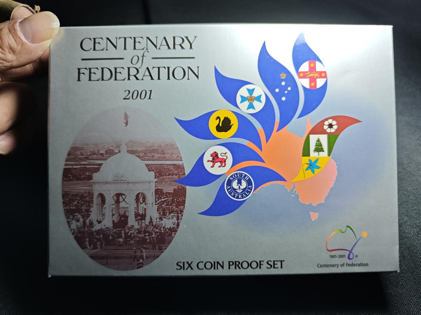 KK钱币收藏小铺  第400期  百期特拍（四拍之四）2月预留时间 周末发货  2001澳大利亚联邦成立一百周年精制套币 带50分/1元彩色纪念币 盒证齐全