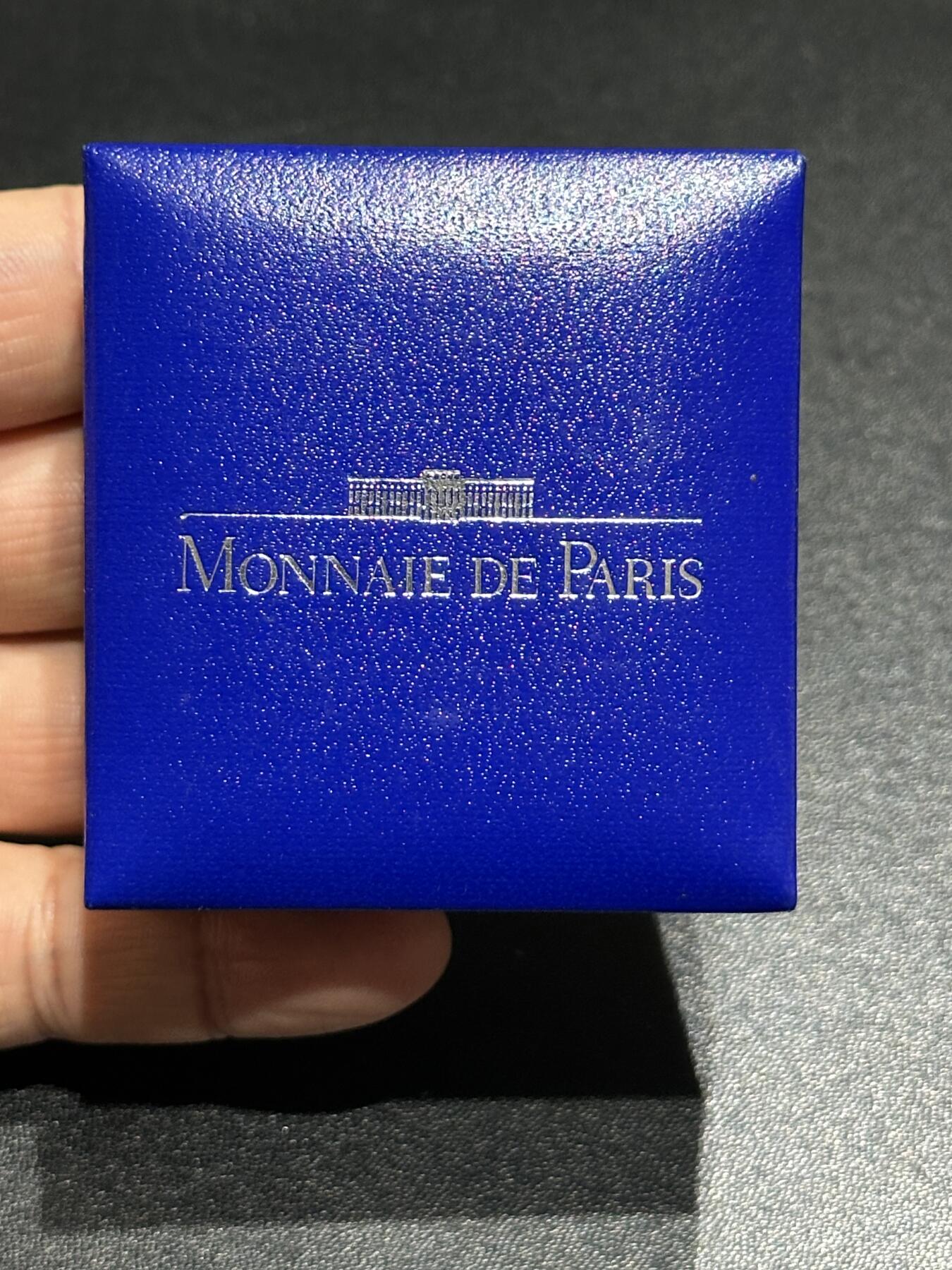 《外钞收藏家》第六百零一期（畅拍场）（本平台长期征集拍品、欢迎藏友们联系合作） 法国1996年100法郎欧盟著名建筑系列精制纪念银币（盒证齐全，维也纳斯特凡大教堂，22.2克 90银）