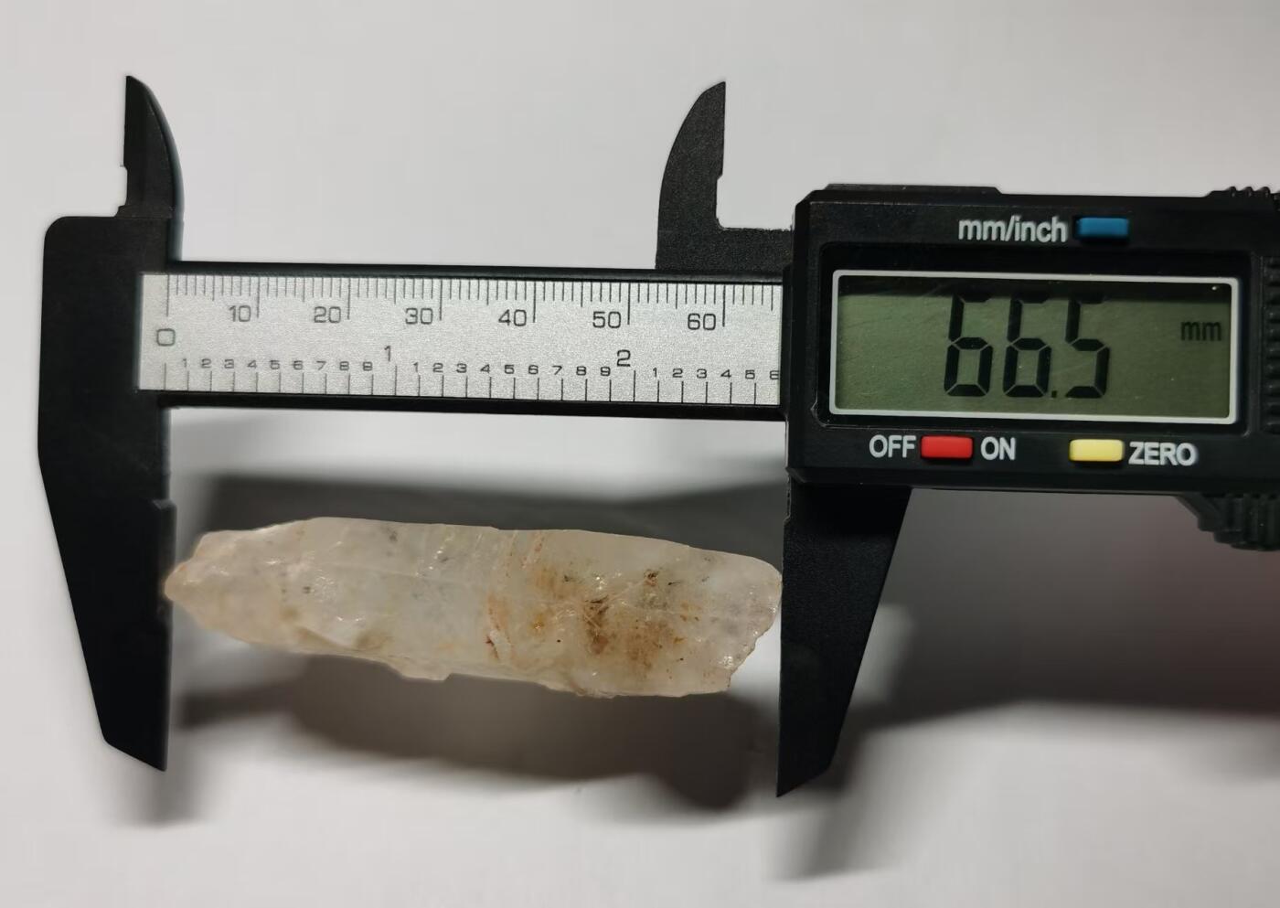 七河·世界钱币杂件水晶矿标小拍（总第33期） 藏家出品X699（5）马达加斯加红泥油胆水晶