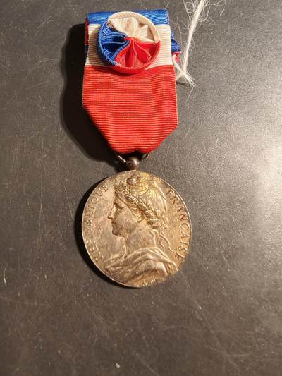 老王徽章第176期 - 法国金级劳工奖章    1984年   925银镀金    13.7g