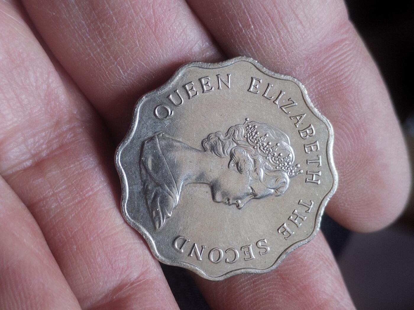 评级币 硬币 纪念币专场 1979年 港币二元。卷拆五彩光。