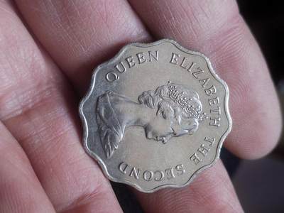 评级币 硬币 纪念币专场 - 1979年 港币二元。卷拆五彩光。