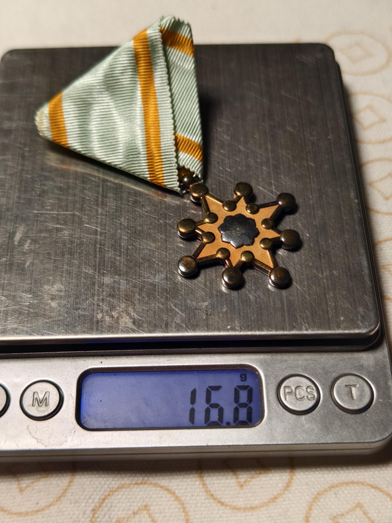 抚柳草堂-第七期章牌钱币 奖章勋章限时免佣 满百包邮 放漏专场 昭和二战时期七等瑞宝章 原盒带杯绶 银质16.8g镀金完好氧化的非常漂亮 